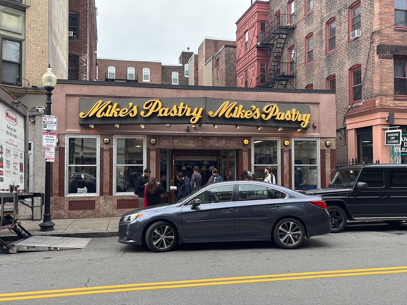 Mike's Pastry - Boston