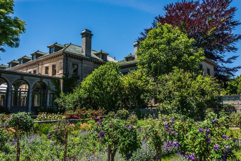 Harkness Memorial State Park - Gardens, Mansion & the Shore