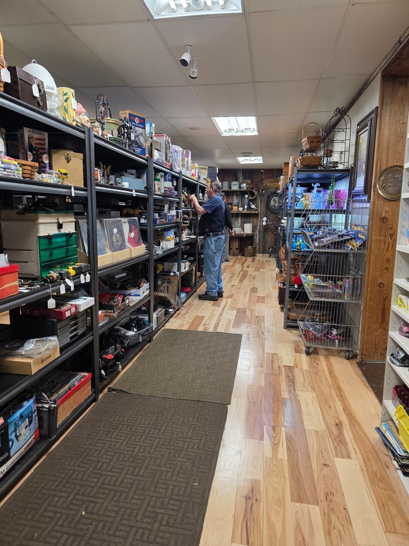 Thrifty Flea Market