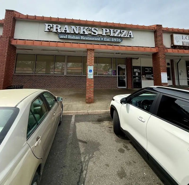 A Raleigh Pizza Institution Hiding in Plain Sight