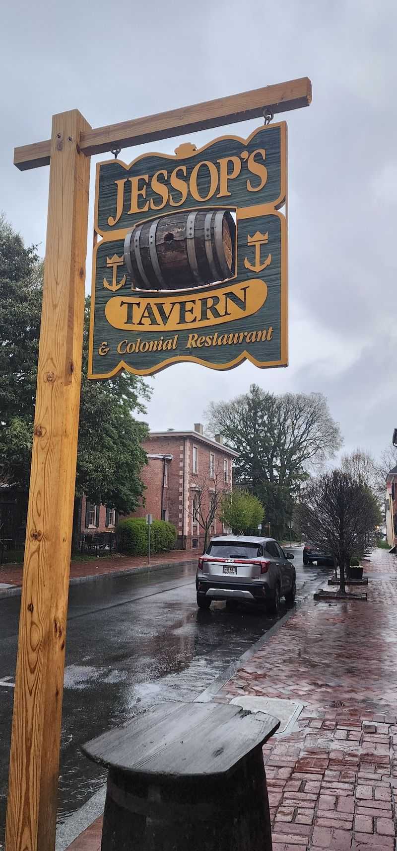 Pair Dinner With a Walk Through Historic New Castle