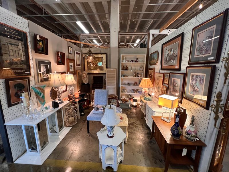 Small Decor Pieces That Finish a Room