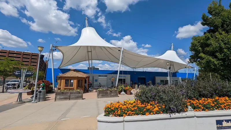 Riverwalk Caf&eacute; & Tiki Bar - Detroit