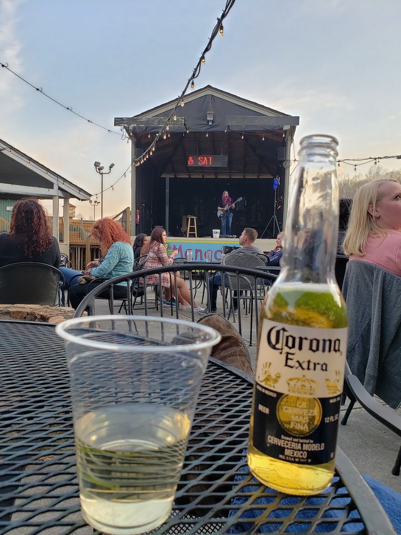 Live Music That Changes The Night