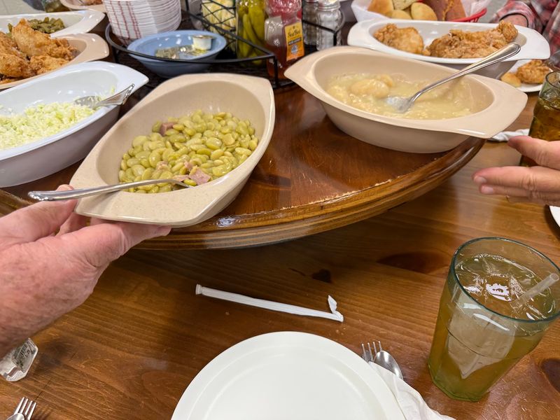 Plan Around Hours, Crowds, and the Daily Menu