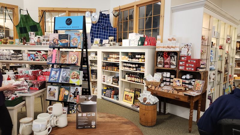 The Hoot in Mansfield Center, Tolland County