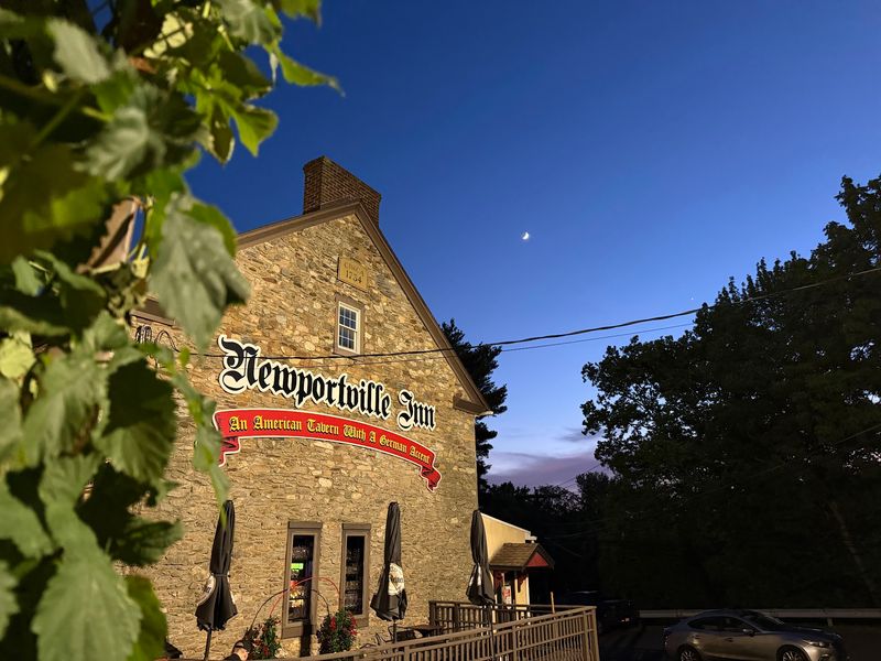Newportville Inn - Levittown