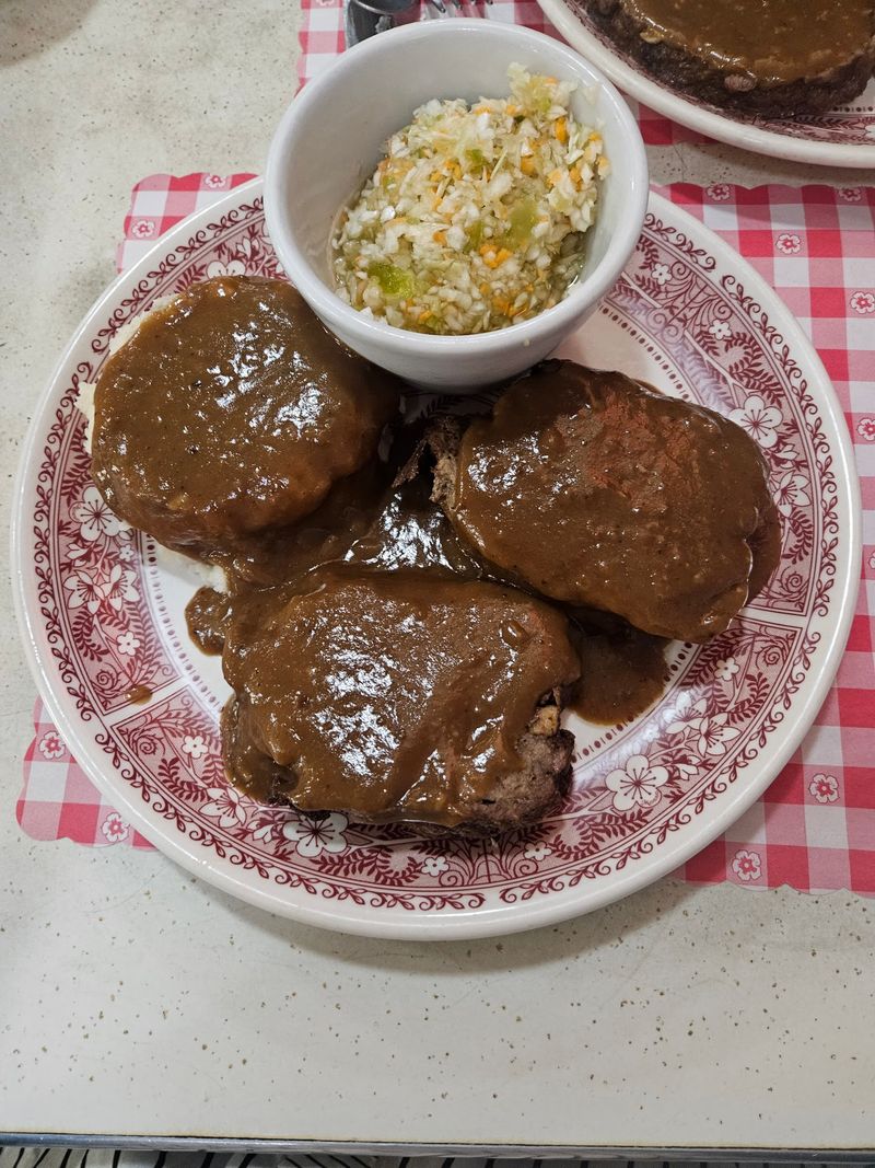 Hearty Lunch And Dinner Plates Keep The Comfort Food Coming