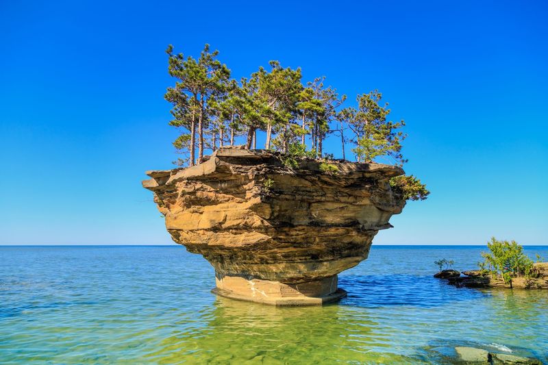 Port Austin & Michigan's Thumb - Beaches, Rock Formations, and Small-Town Wandering