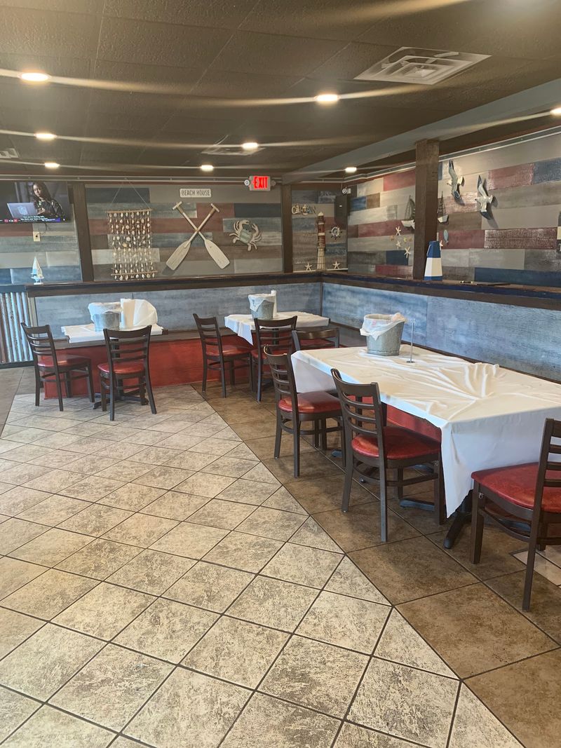 A Casual Spot Built for a Big Seafood Meal
