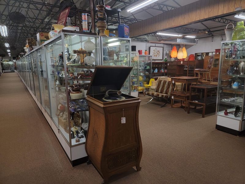 Treasure Hunting Tips for Smart Shoppers