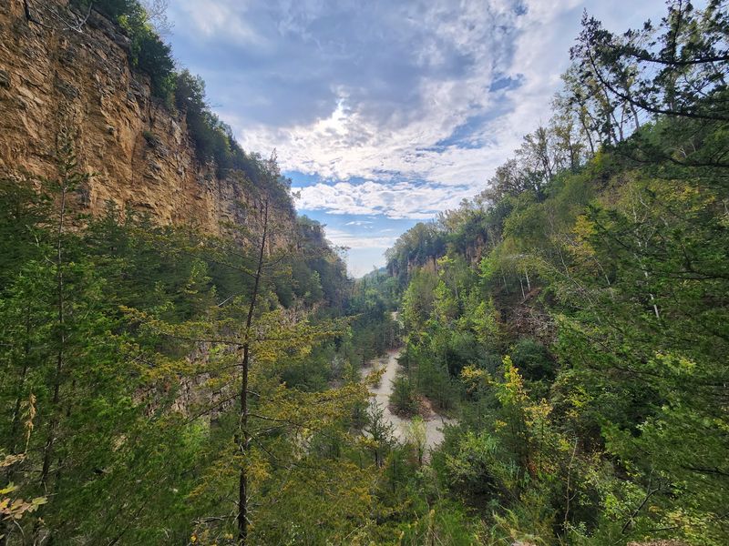 Horseshoe Bluff Hiking Trailhead - Dubuque
