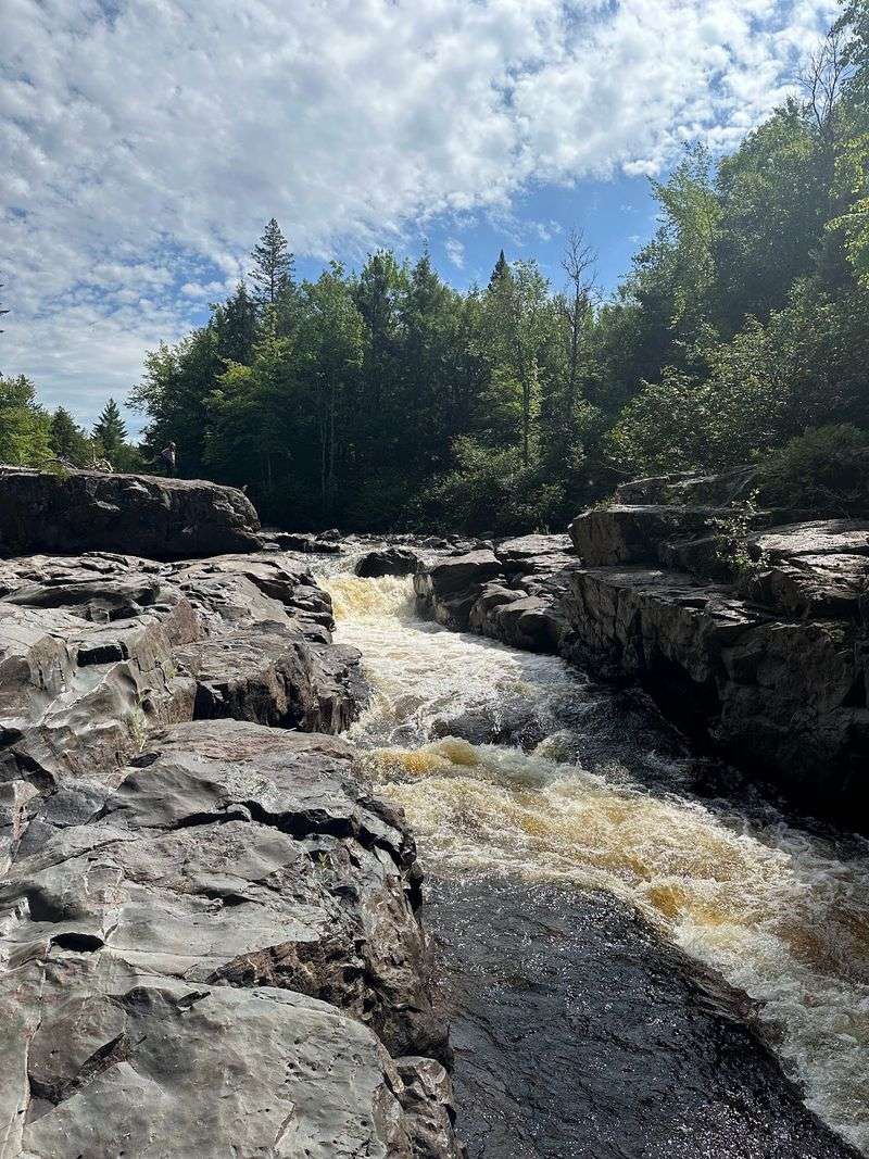 Sturgeon Falls Trailhead - Pelkie