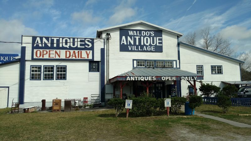 A Roadside Stop That Feels Like A Mini Adventure