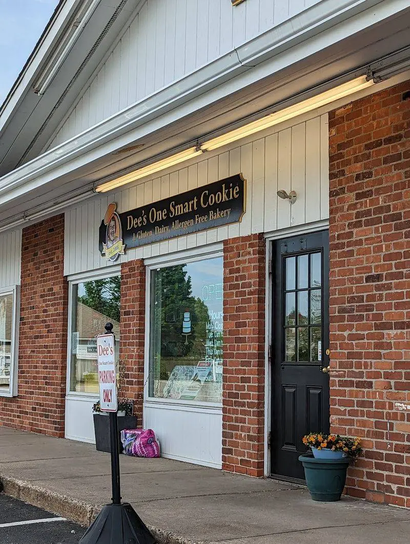 Dee's One Smart Cookie Bakery - Glastonbury