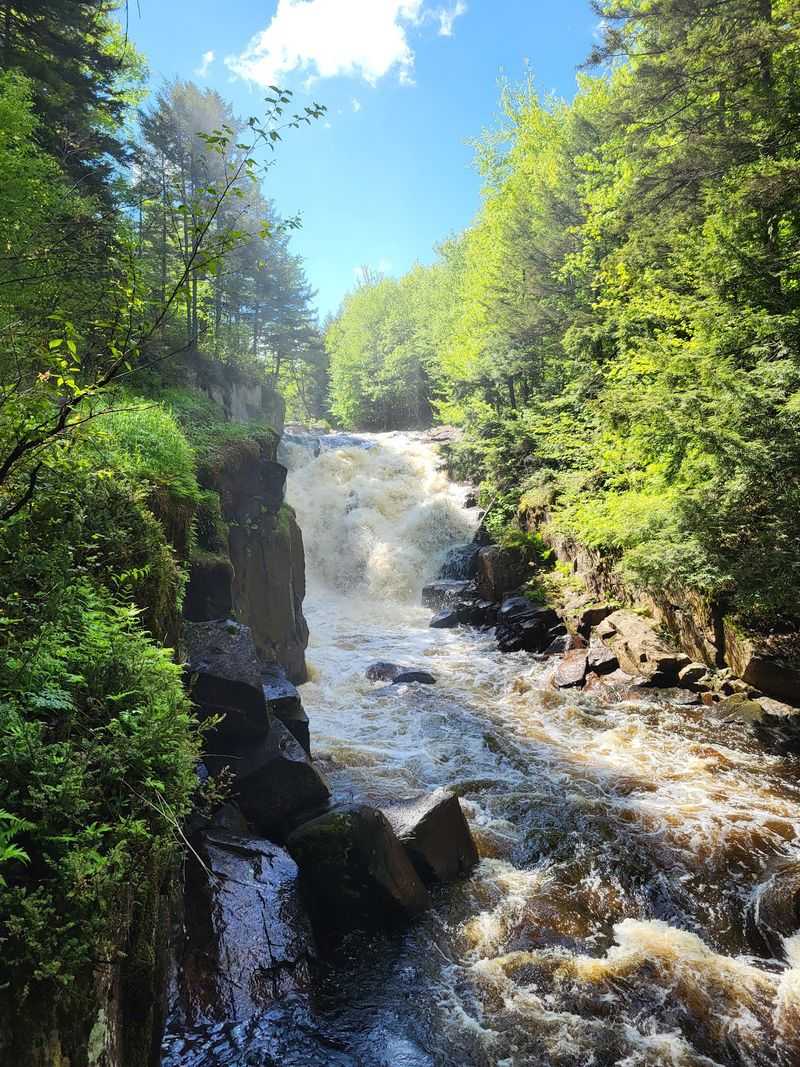 Rainbow Falls Trail - Marietta