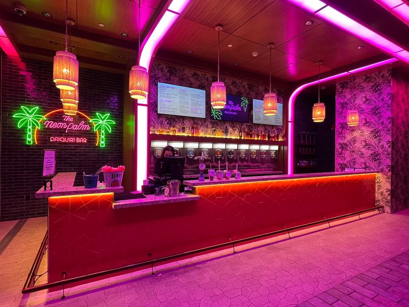 Neon Palm Daiquiri Bar - Mashantucket