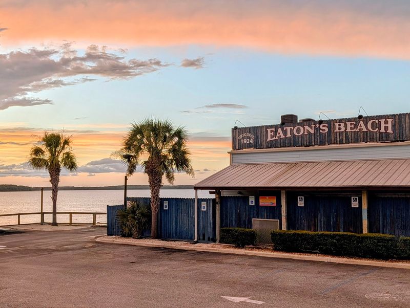 Eaton's Beach Sandbar & Grill - Weirsdale