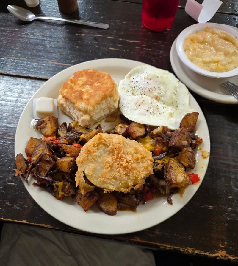 Music Town Comfort at H&H Restaurant, Macon, Bibb County