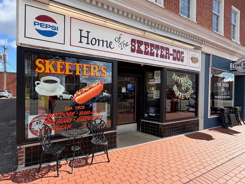 Skeeter's World Famous Hotdogs - Wytheville