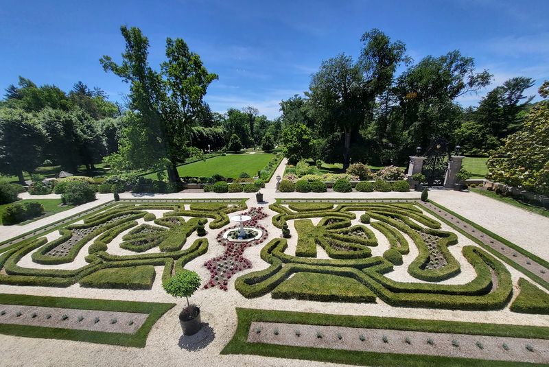 Gardens Drawn With a Ruler