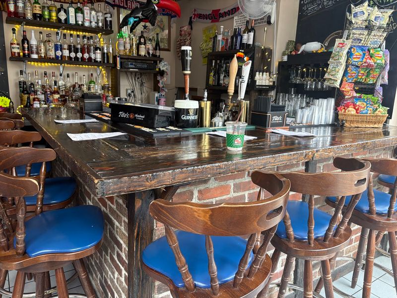 Authentic British Atmosphere and Drinks