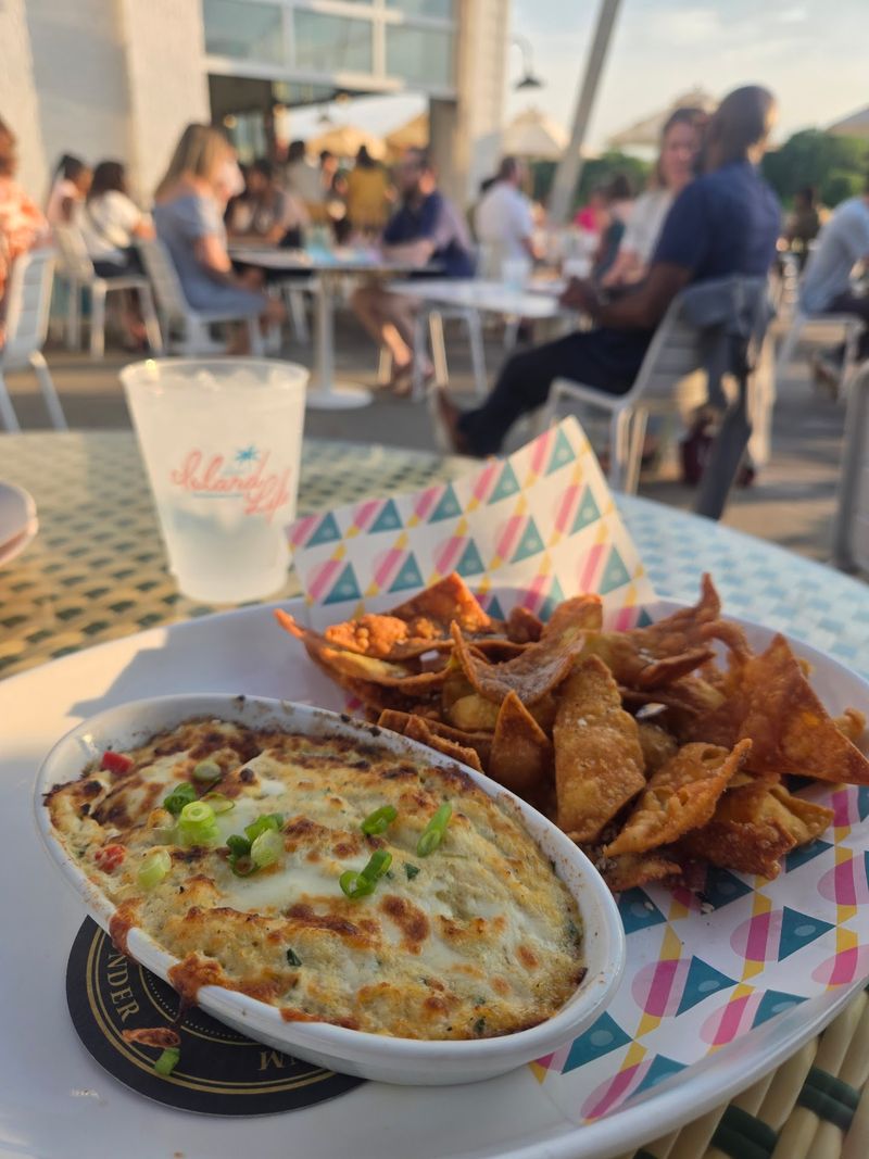 Live Music And Laid-Back Crowd Appeal