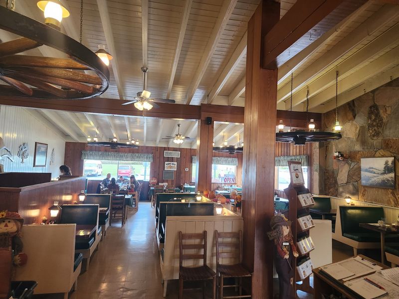 A mountain diner with old-school charm