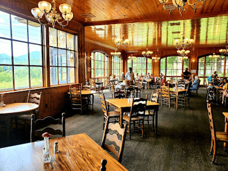 Mountain Views That Make Dinner Slow Down