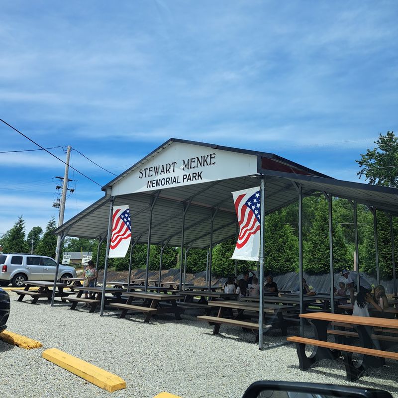 Picnic Tables Add a Relaxed Road-Trip Feel