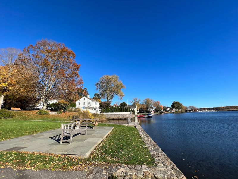 Essex - Historic Streets & Connecticut River Scenery