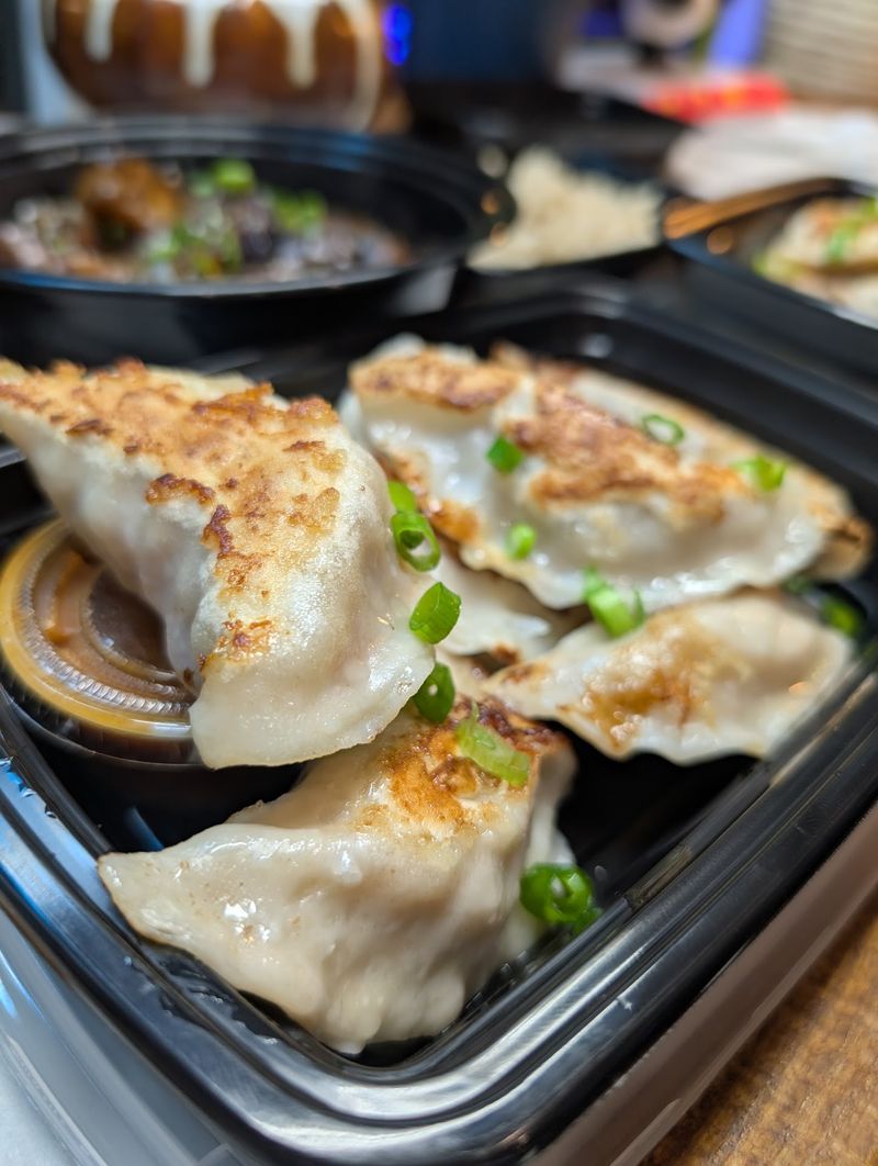 Bold fillings, casual mood - Lee's Dumplings and Stuff