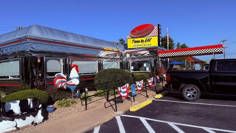 A 1950s Diner Look Without the Time Machine