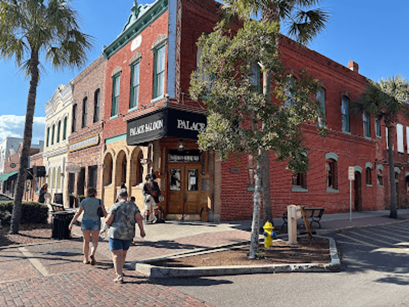 A Bar With More Than a Century of Stories