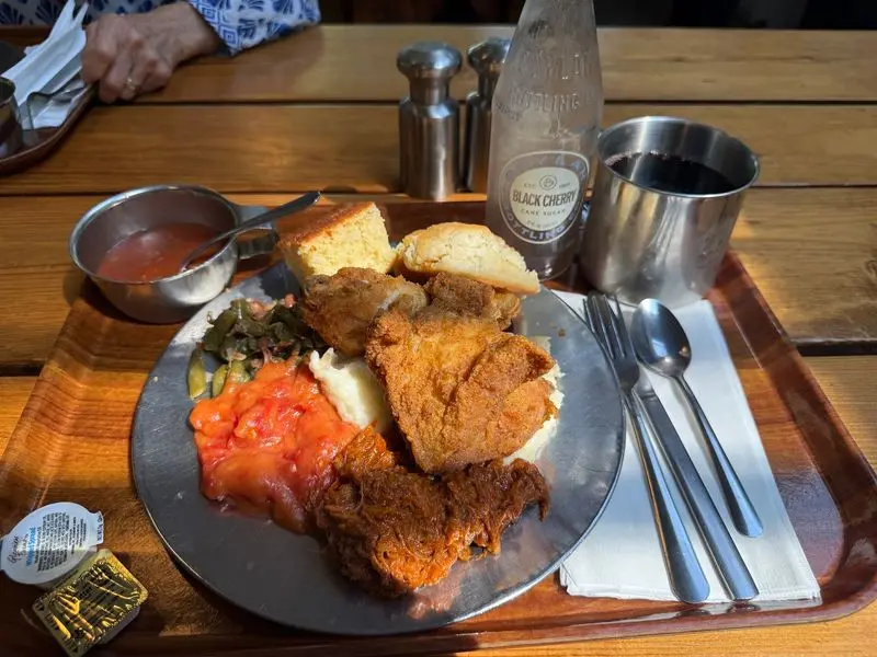 The Southern Midday Fare Is the Main Attraction