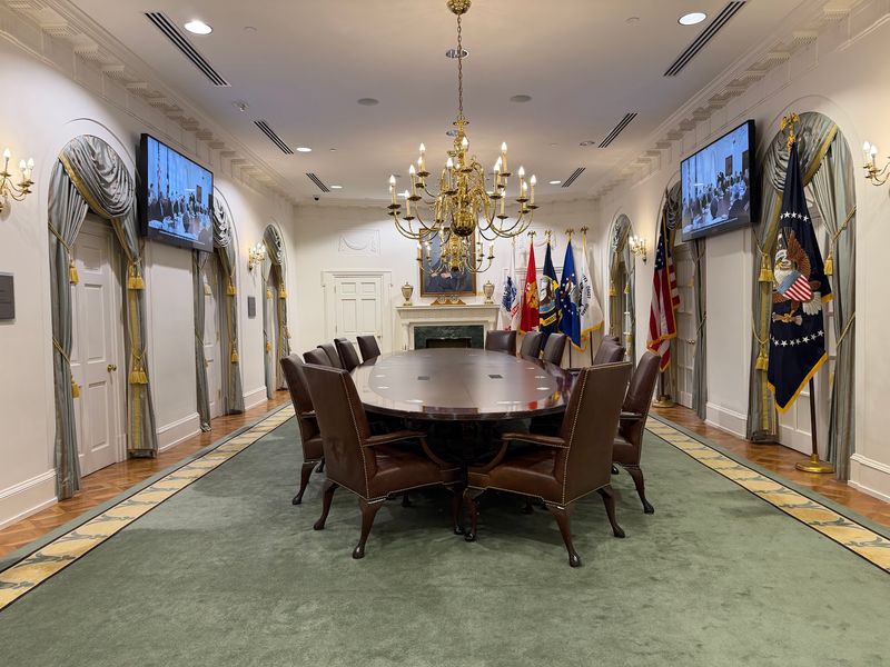 See Where a Cabinet Meets