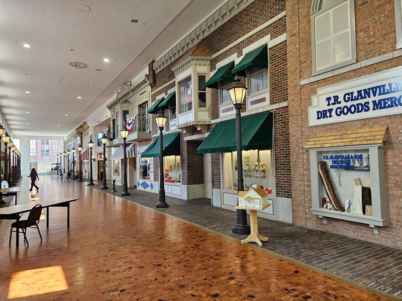 A Main Street That Feels Ready for a Parade