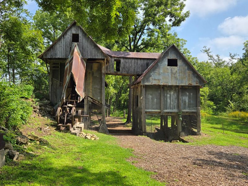 A Roadside Stop That Rewards Curiosity