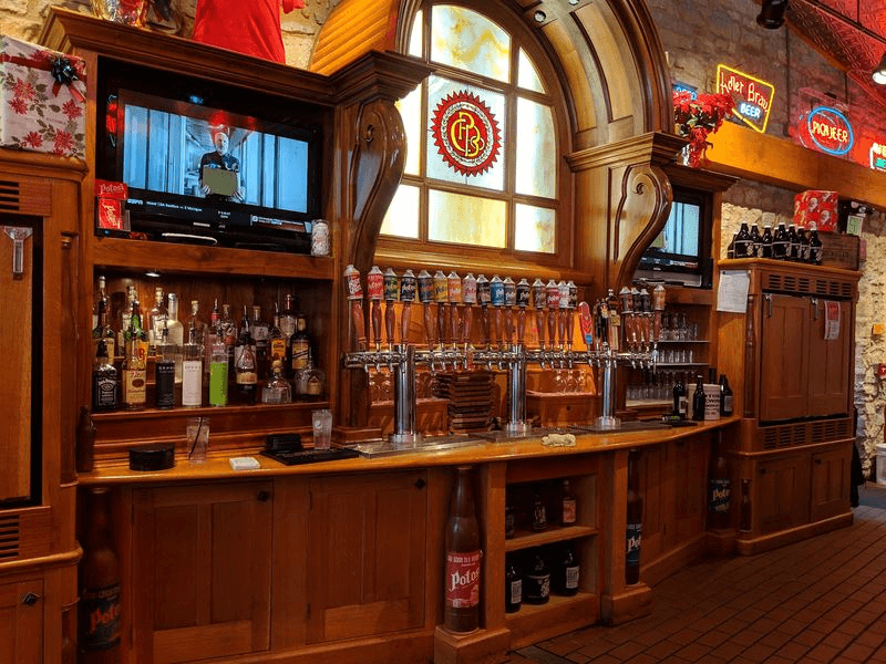 A Brewpub Built for Lingering