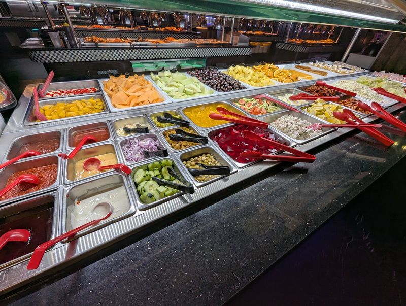 One Price Helps Groups Eat Happily