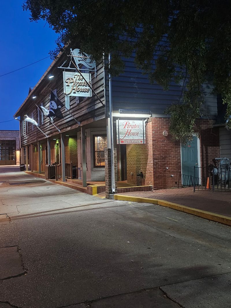 The Pirates' House - Savannah