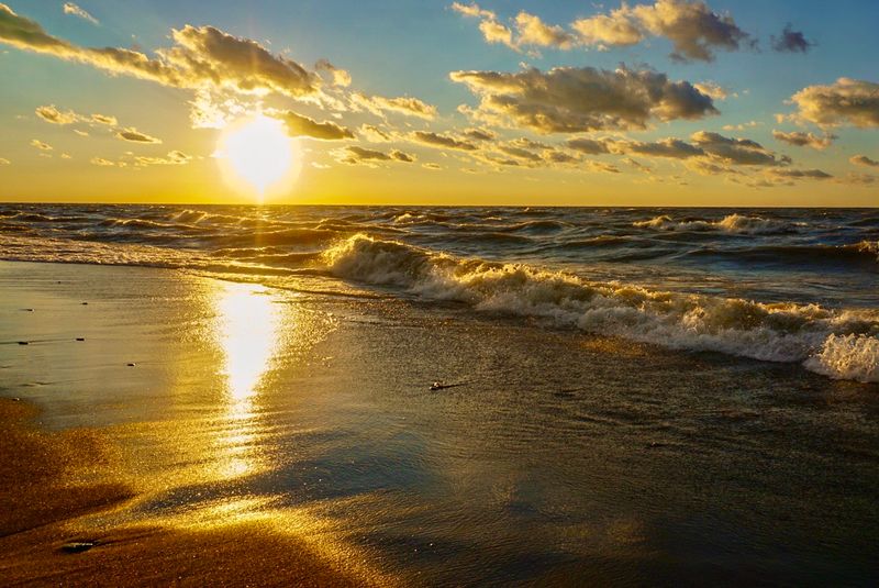 Sunsets, Beachcombing, And Long Walks Feel Surprisingly Seaside