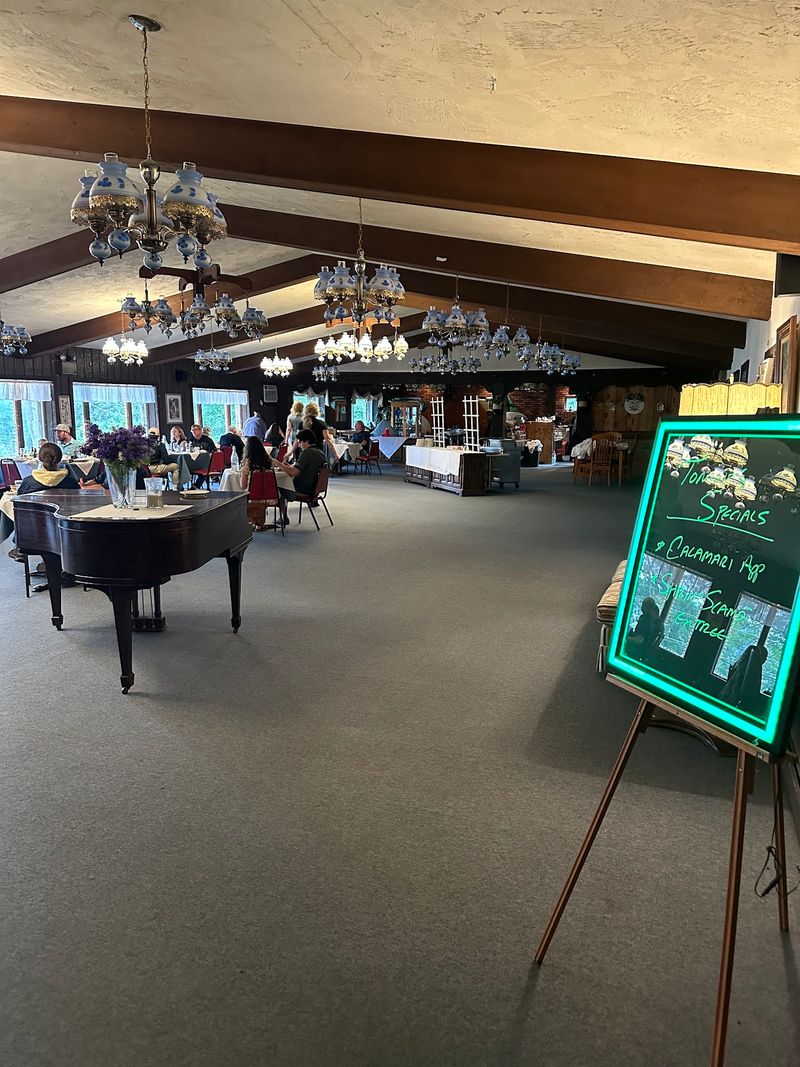 Capri Restaurant & Lounge - Lakeville