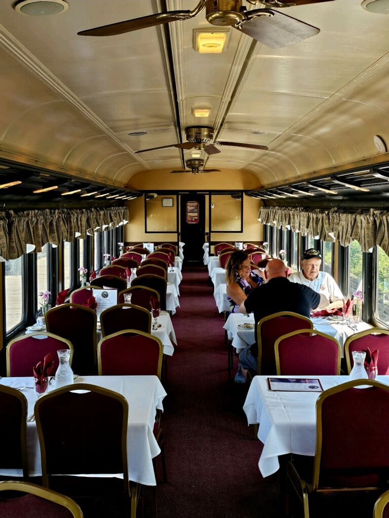 Dinner on the Rails With Linen, Light, and Local Flavor