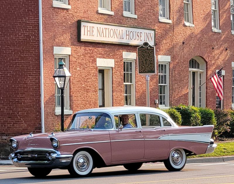 An Easygoing Base in Historic Marshall