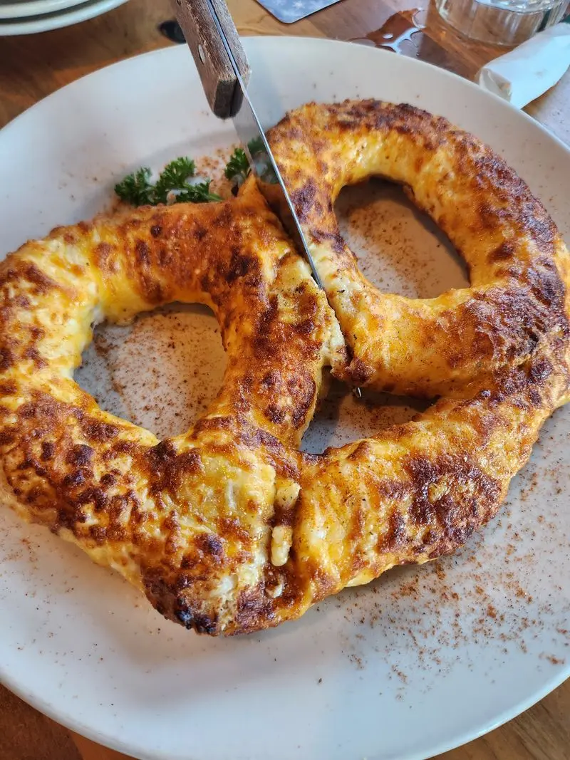 Crab Pretzel Fans Know What to Order