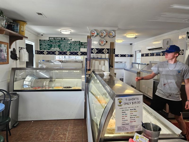Free Samples Make Choosing 130+ Flavors Easier