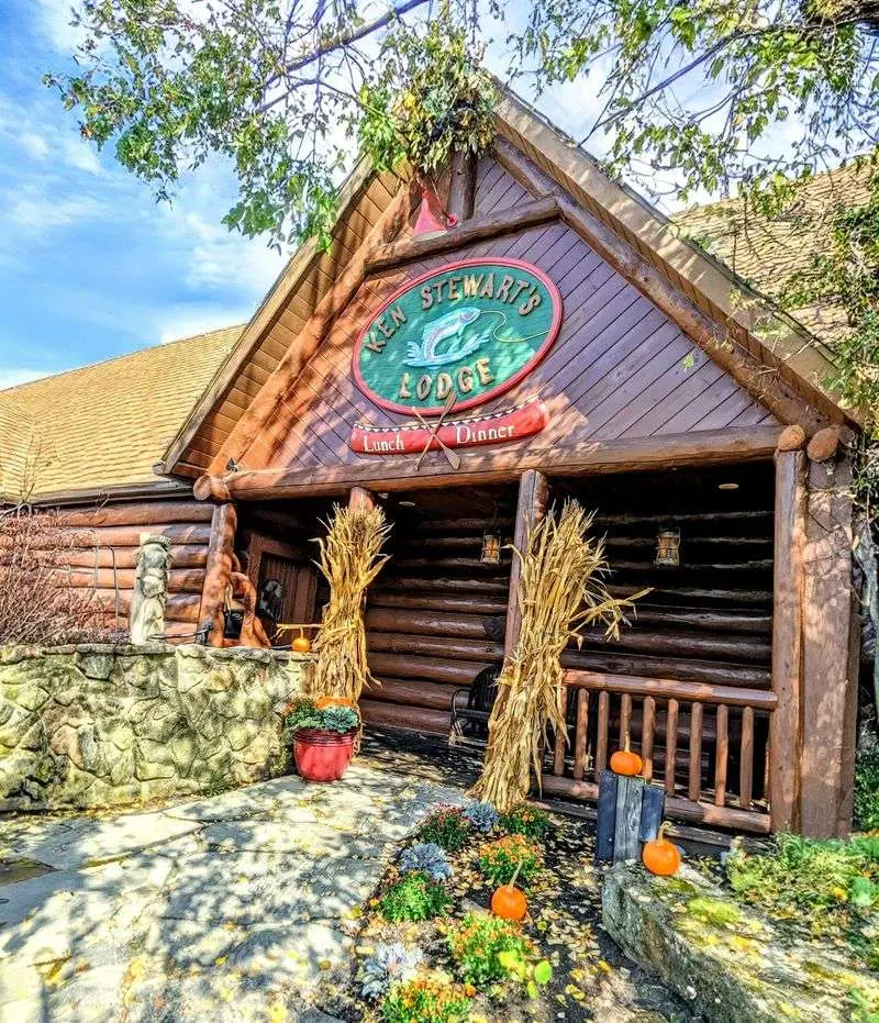 Ken Stewart's Lodge - Akron