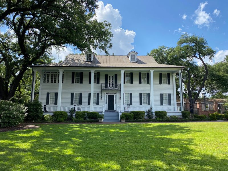 Historic Homes Tell Quiet Lowcountry Stories