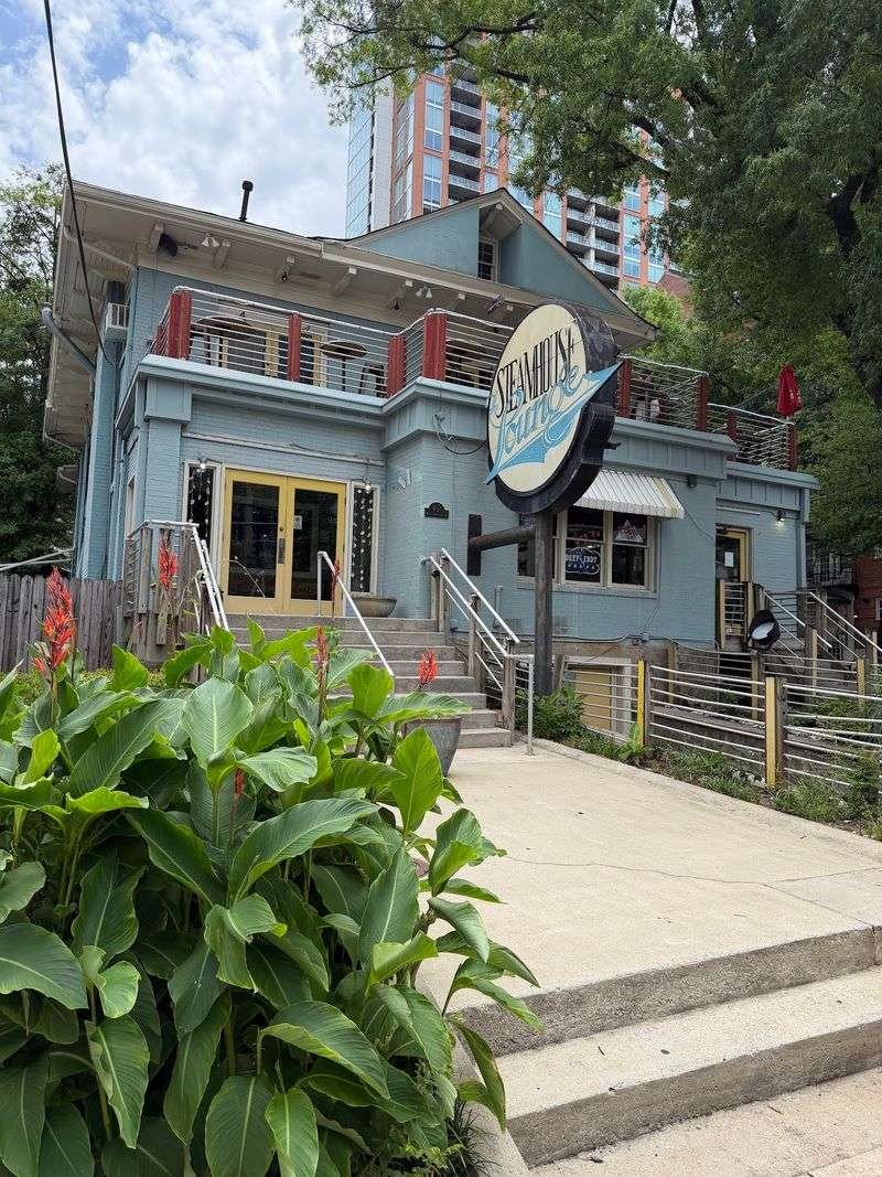 A Seafood Restaurant With Coastal Vacation Energy